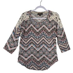 Absolutely Famous Womens Boho Chevron Knit Top 3/4 Sleeve Crochet Detail M